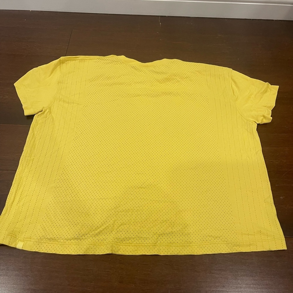 lululemon mesh vent Yellow Short Sleeve running Tee shirt top - Picture 3 of 4